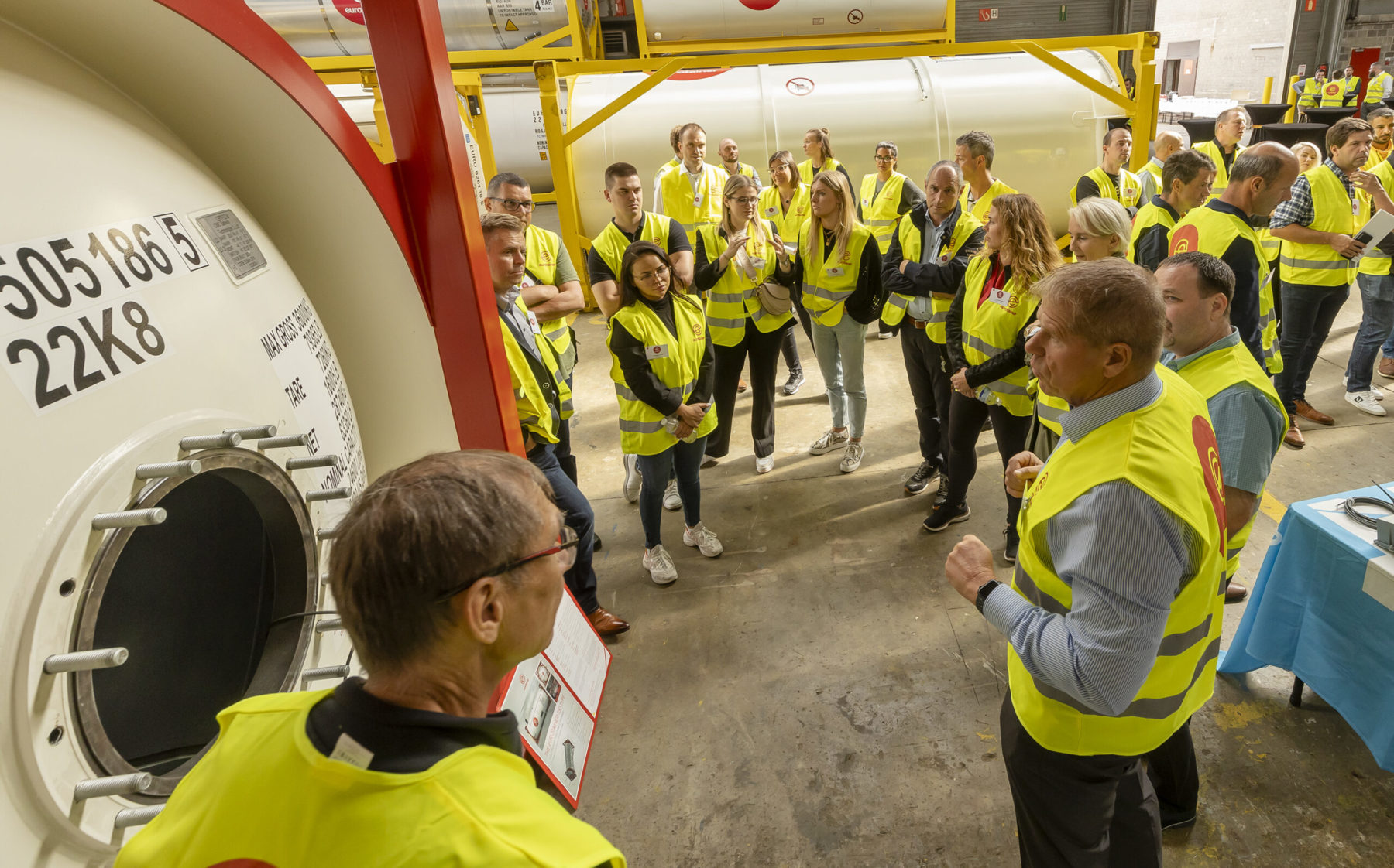 Training tank container day with employees - eurotainer