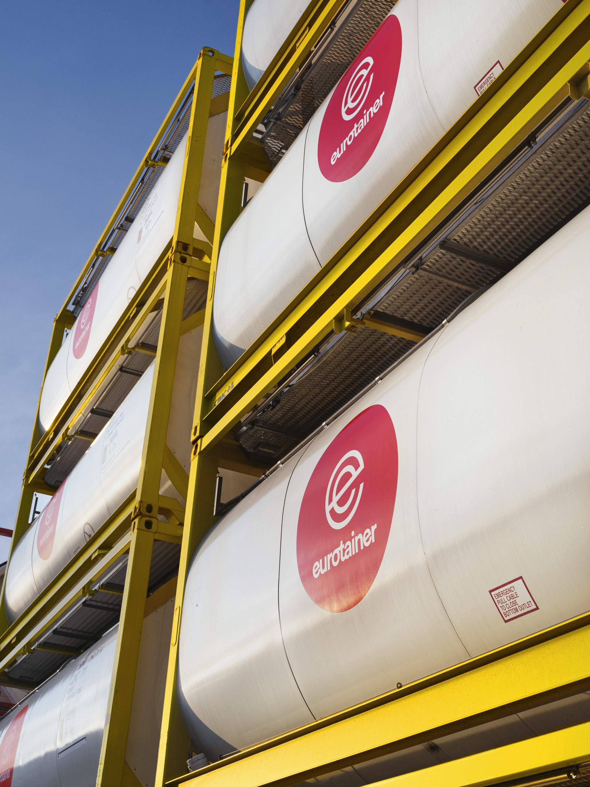 Tank container for liquid lesing - eurotainer