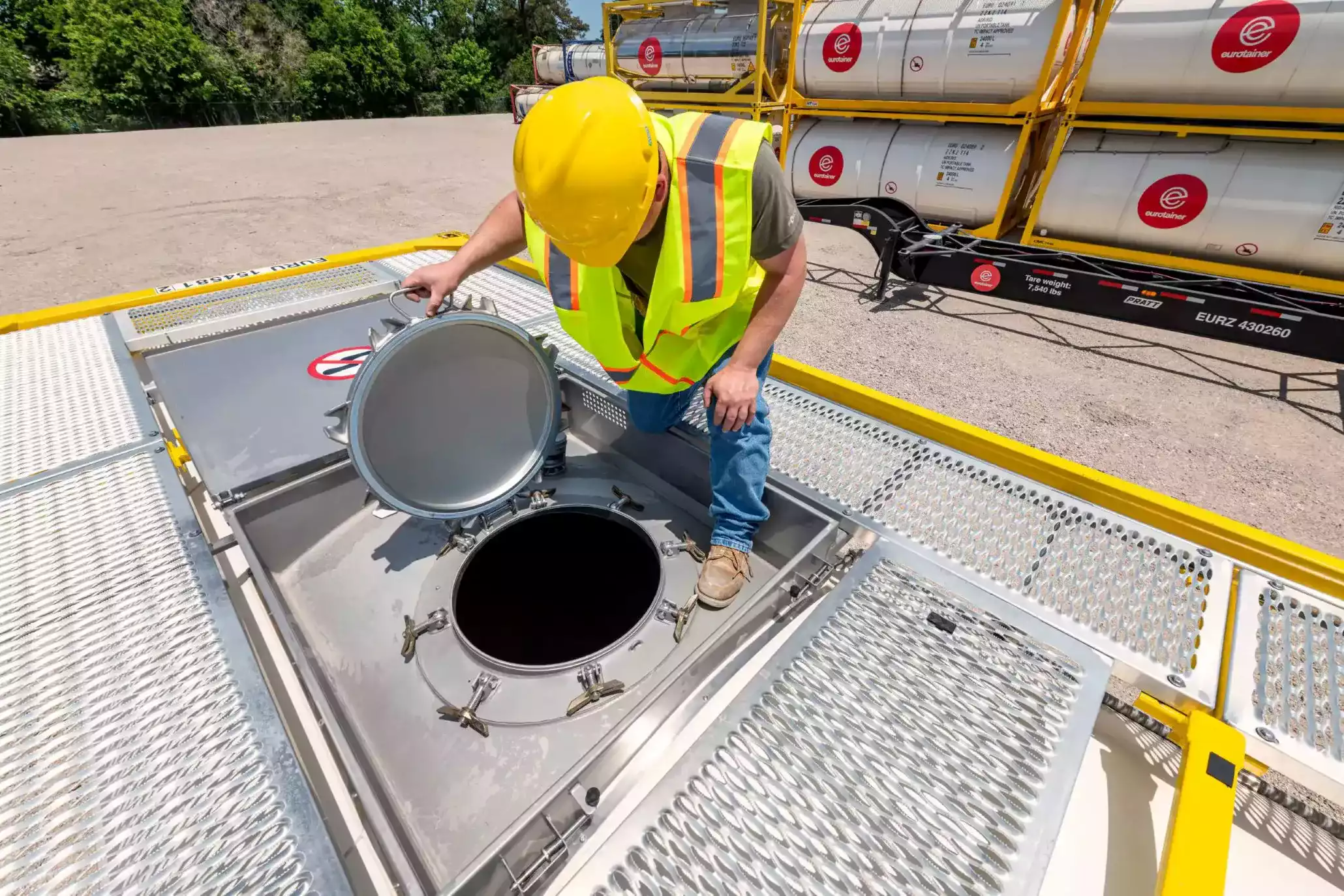 tank container liquid manhole open with technician eurotainer