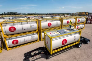 tank container liquid with chassis with technician eurotainer