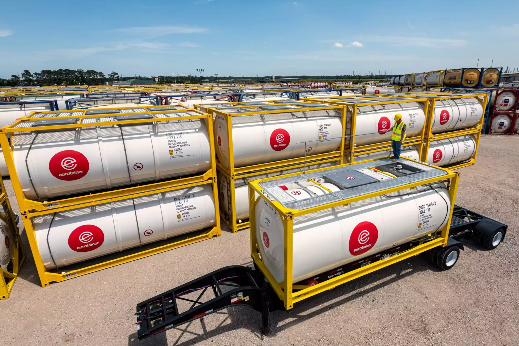 tank container liquid with chassis with technician eurotainer