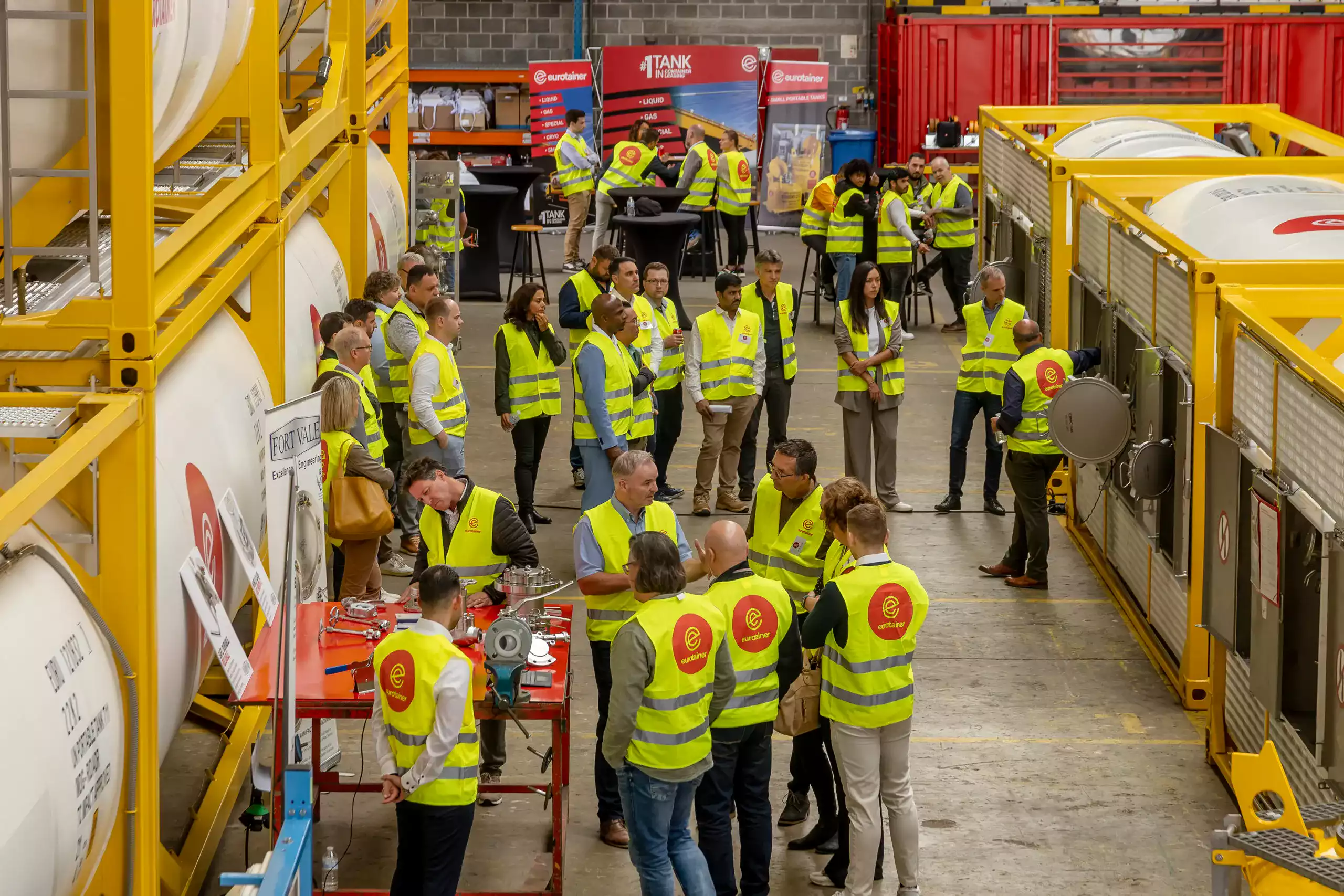 training container day with employee - eurotainer