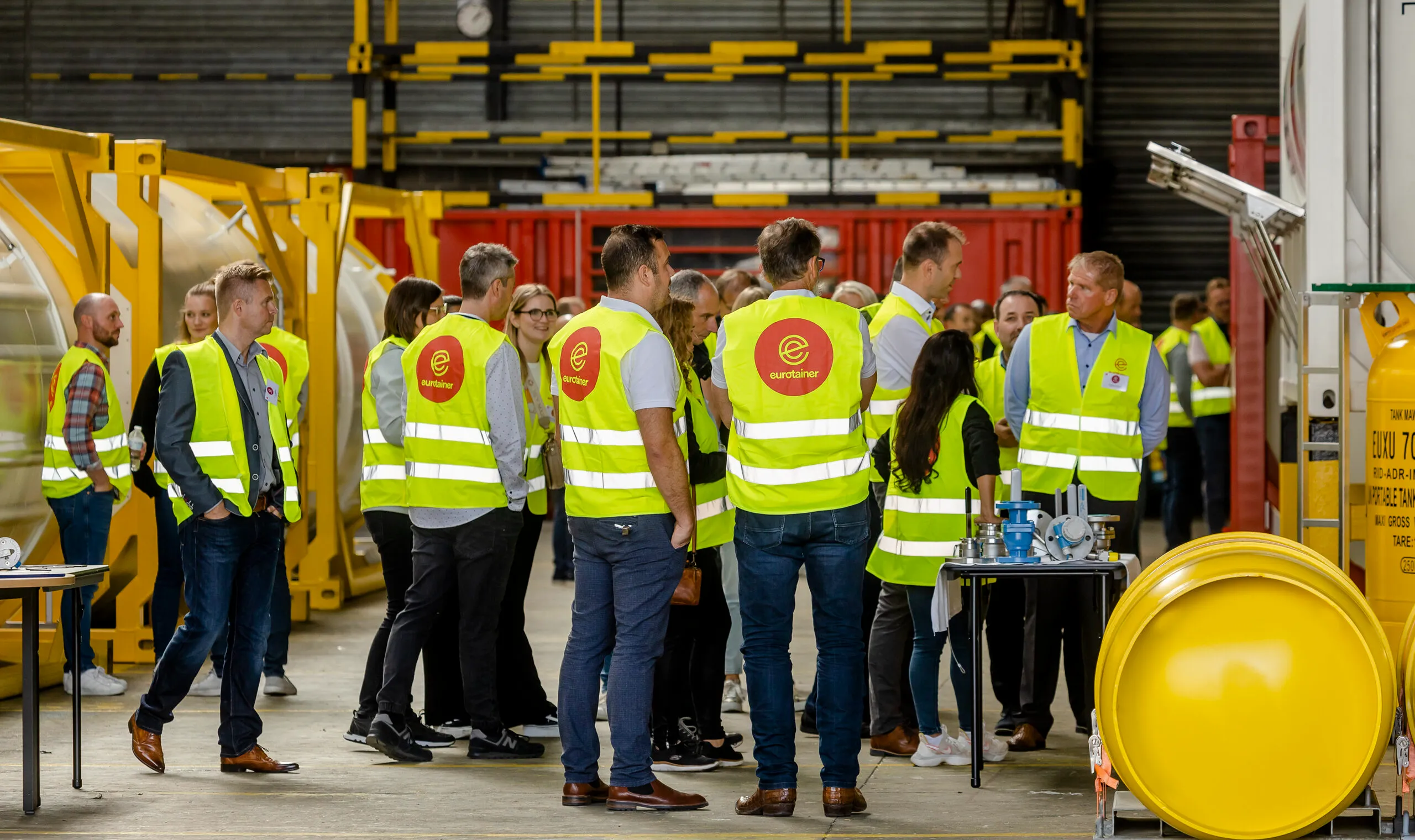 training container day with employee - with technician eurotainer