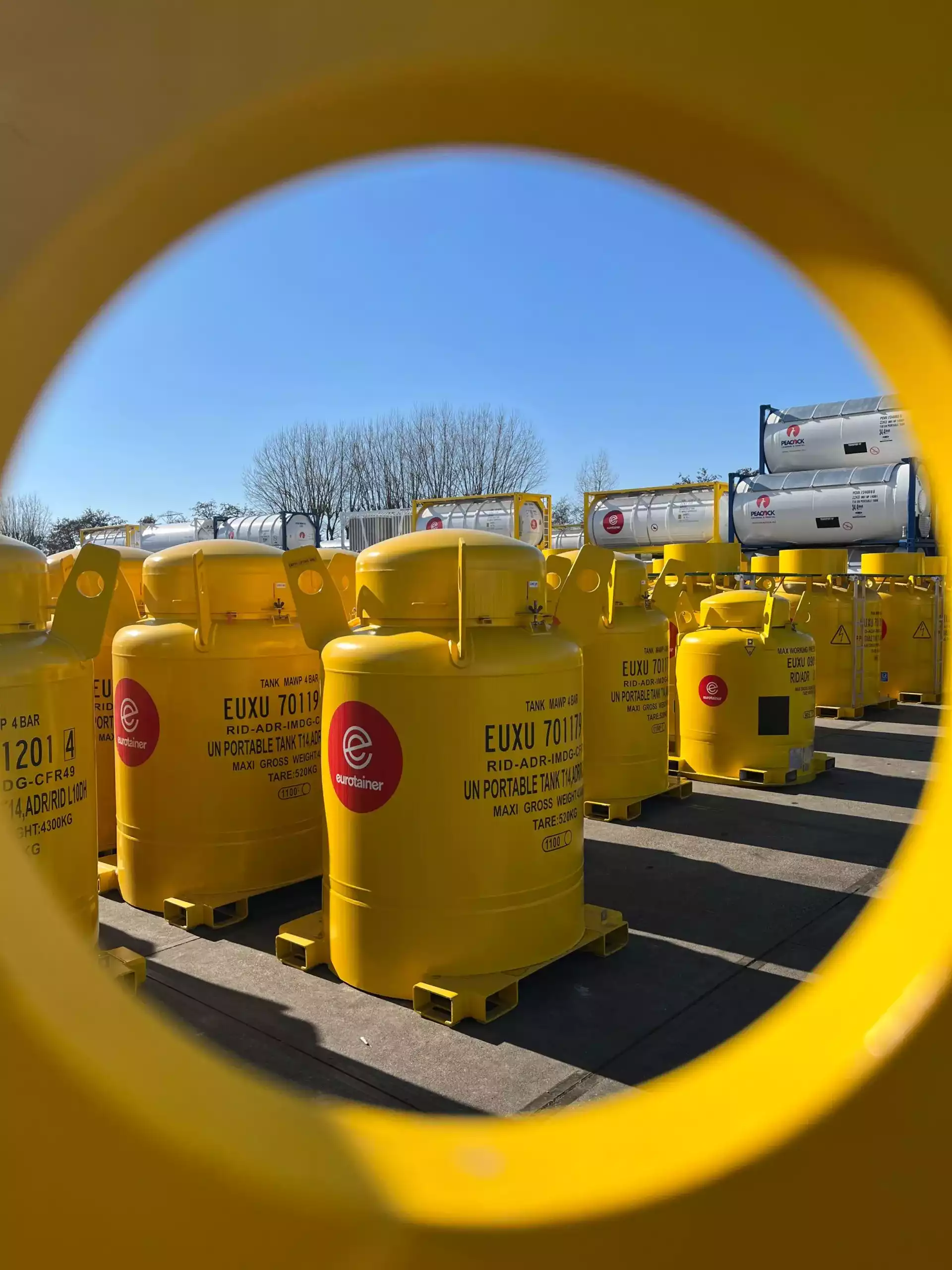 T14 1100L - Small portable tank storage on depot - eurotainer