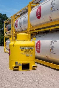 T14 small portable tank on the depot + tank liquid fleet - eurotainer