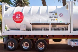 Cryogenic tank container on chassis with valves - eurotainer