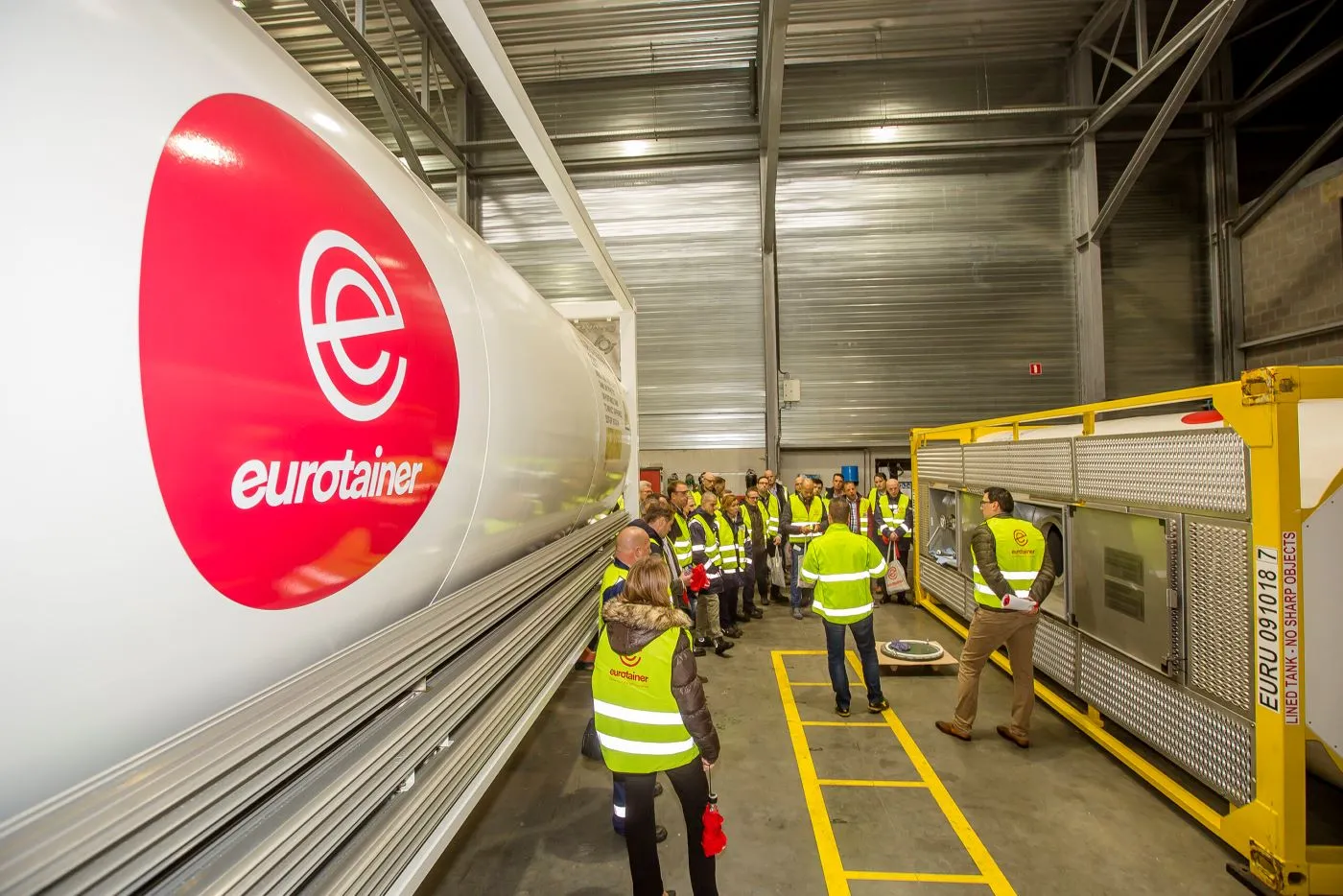 Cryogenic tank container training day with employees - eurotainer